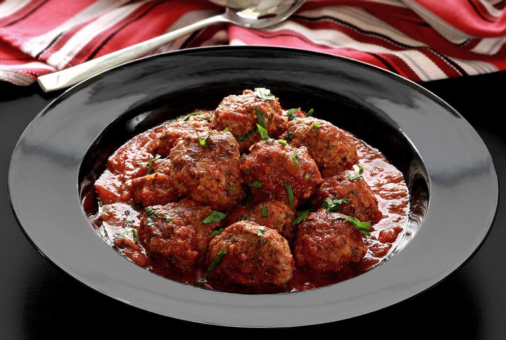 paleonewbie-com recipe slow cooked Italian meatballs in marinara sauce