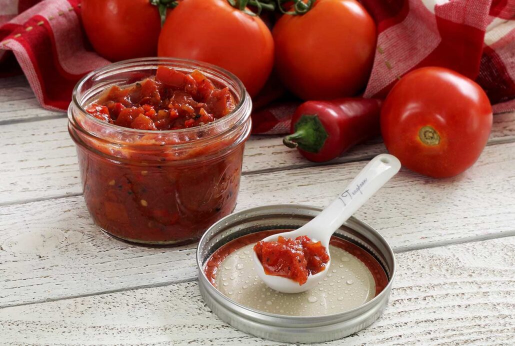 paleo recipe for spicy and sweet tomato jam