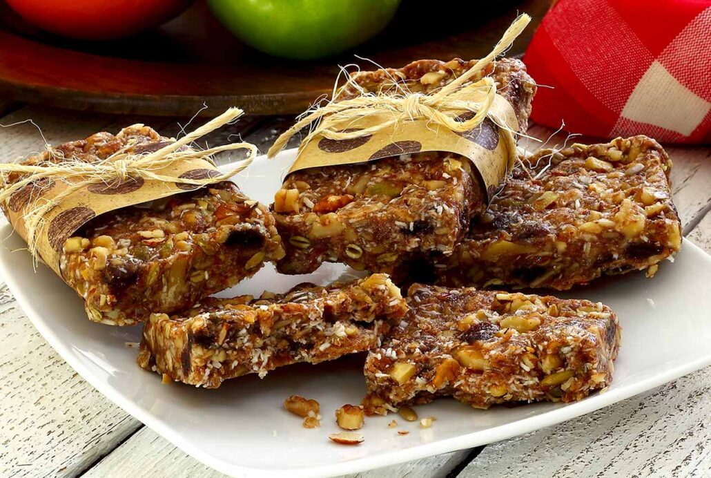 easy paleo recipe for cinnamon-raisin energy bars