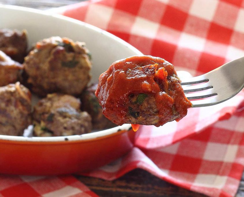 Easy paleo recipe for beef and bacon meatballs