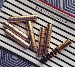 lipstick-on-makeup-zipper-case-750x675