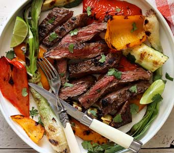 Easy Paleo Grilled Garlic-Lime Skirt Steak with Veggies Recipe
