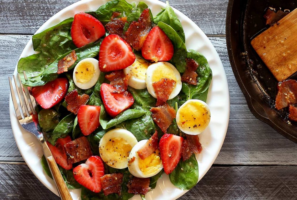 easy paleo recipe for spinach salad with warm bacon dressing